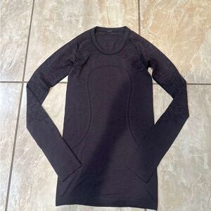 Plum Floral Lululemon Swiftly Tech Size 4